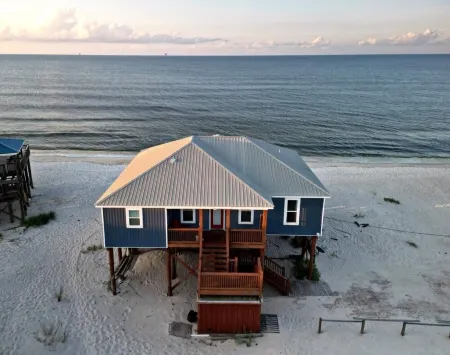Coastal Gratitude.....STUNNING Gulf front home Отели в г. Дофин-Айленд