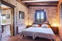 Can Pinyol cottage for 10/12 with pool