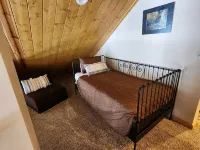 Serene Lakes Cabin w/ view close to Sugar Bowl & Truckee