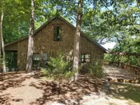 FORD'S CREEK CABIN: Secluded Lakefront Rock Cabin in the Woods-Big Lake View