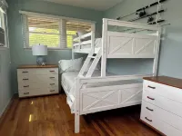 Charming Fair Harbor 3br steps to ocean, sunset view, WiFi, A/C, outdoor shower.