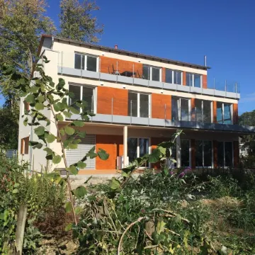 Direct lake with large south-west balcony (new building 2019)