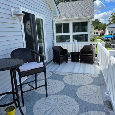 CANAL FRONT - GREAT VIEWS - 5 BDRM, 3&1/2 BATHS, 2 KINGS, GOLF, RELAX...