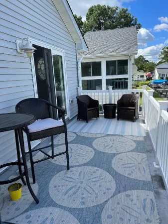 CANAL FRONT - GREAT VIEWS - 5 BDRM, 3&1/2 BATHS, 2 KINGS, GOLF, RELAX...