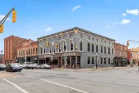 Welcome to the Boar's Nest, walking distance to Noblesville town square