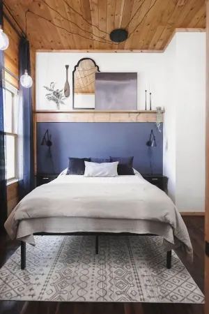 Downtown Isle; one block to Lake Mille Lacs beach!