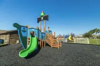 TX Crush Canal Home & POOL, Bar & Patio, Boat Slip and Quick Access to the Bay!