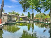 5 Bedrooms - Spacious - 7 Kayaks - Firepit - 2 mins to Rogers Park - KING beds