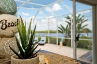 SLEEPS 10, HTD POOL, WATERFRONT, PRIVATE DOCK
