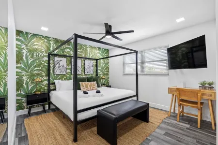 Modern Paradise - Heated Pool - Playground - Pickleball - Game Room