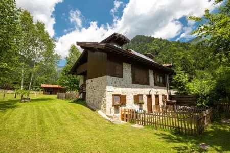 Apartment surrounded by greenery in Val Concei Отели в г. Ledro
