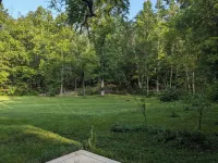 Lovely Cottage w/Screened Porch Overlooking a Creek & Minutes from the Dragon!