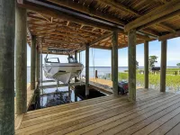 Modern LAKE HOUSE on Lake Santa Fe near Gville/UF Hotels in Bradford County