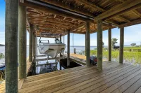 Modern LAKE HOUSE on Lake Santa Fe near Gville/UF