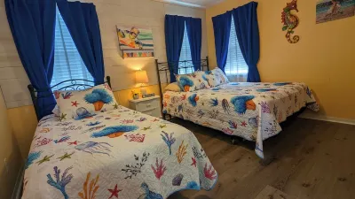 COASTAL CORAL -A few steps to the Beach, Pier, Park & close to all Boat Ramps.