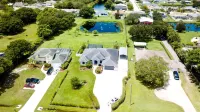 Luxury 4 BR/3BA Waterview Home w/ Pool + Spa with work space Hôtels à proximité de : LECOM Bradenton