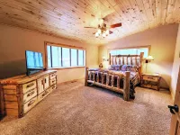 Gorgeous Forest Cabin with Hot Tub & Game Room Hotel dekat Whiting Sawmill