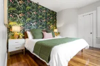 Garden Getaway 2BR Minutes to Salem, Beach, and train to Boston!