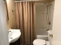 Freshly Remodeled 2 Bedroom, Full Kitchen, living Room Suite, in Cascade unit #4