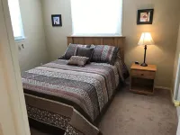 Freshly Remodeled 2 Bedroom, Full Kitchen, living Room Suite, in Cascade unit #4