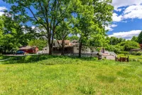The Charming Cabin Hottub*Gym*Firepit (Pet-friendly)