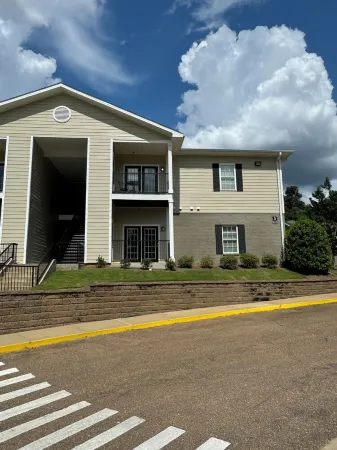 Newly Renovated Condo at The Bluffs West! Walk to campus, pool, and gym access.