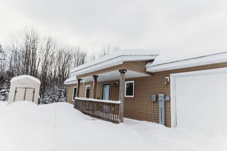 Cottage near Munising, Pictured Rocks, Waterfalls, hiking, Snowmobile/ATV trails