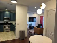 Houndstooth Heaven - half mile from Bryant Denny Stadium Отели в г. Таскалуса