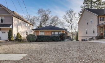 2 Mi to Midtown: Chic Apartment in Atlanta!