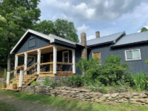 Charming 3-bedroom house with HUGE yard in Livingston Manor