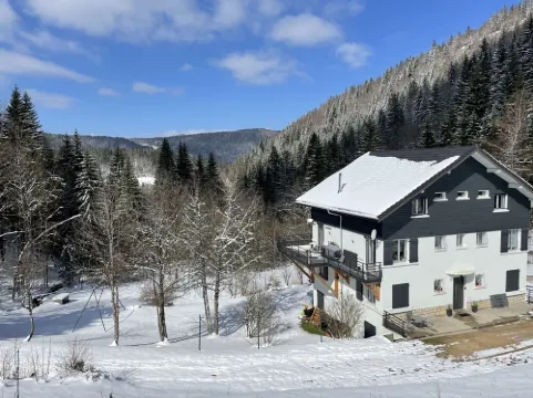 Les Dappes 5-Person Chalet Apartment Rated  les Rousses