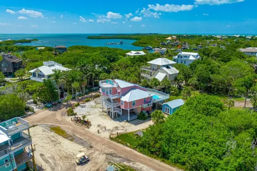 Private Elevated Pool & Deck!