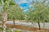 30A Getaway~Spacious 4 Bed/3 Bath Condo with Pool/Fitness!~Walk to Beach!