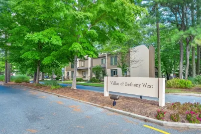 Welcome to Willow Haven! Walk-Bike-Shuttle to Beach. Pool & Tennis/Paddle