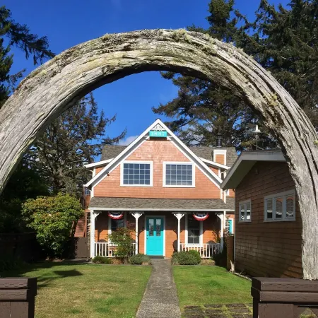 Short walk to beach, fully equipped home, WiFi, & quiet neighborhood!