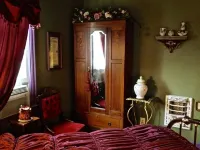 Charming Cottage in Historic District Close to Downtown