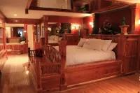 Lazy G #1 Honeymoon Suite Hotels in 