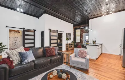 A Cleveland Modern and Historic Apartment Unit 105