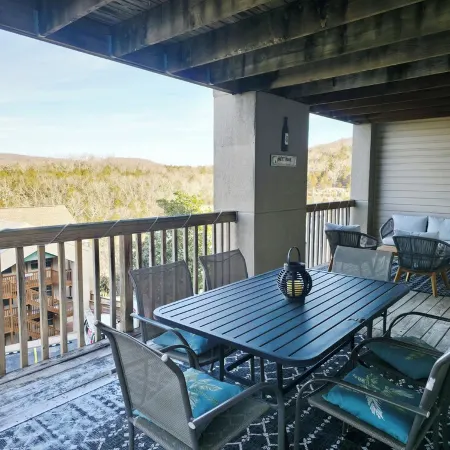 1 Mile / 3 Min to Silver Dollar City - Sleeps 6 - Pool + View
