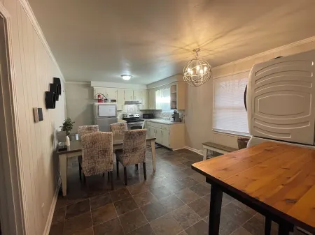 Chic & Spacious 3-Bedroom Retreat in the Heart of Clarksville