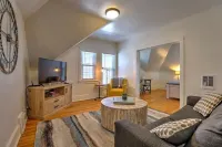 1 minute to historic downtown, bring your pet!