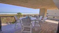 Beachfront - 3 blocks to city center - walking distance to restaraunts