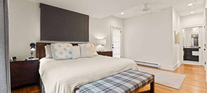 Heated pool and steps from downtown Saugatuck! Family-friendly retreat Hotels in Saugatuck