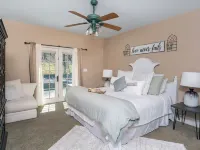 Private Mountain Getaway with Amazing Views, Location, & Space Hotels in Watauga