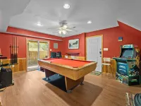Family Fun House! Private Pool, Putting Green, Walk to Beach, Hot Tub, Game Room Hotels in Corolla