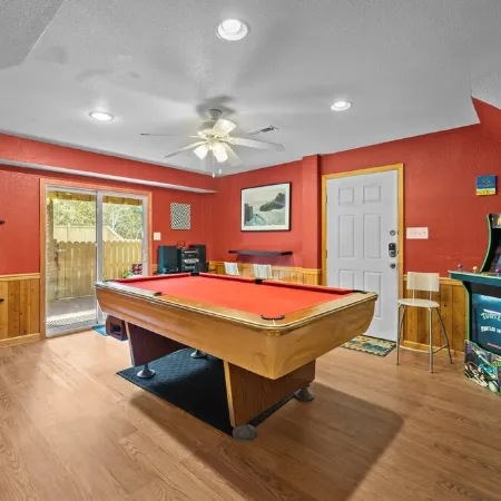 Family Fun House! Private Pool, Putting Green, Walk to Beach, Hot Tub, Game Room Отели в г. Королла