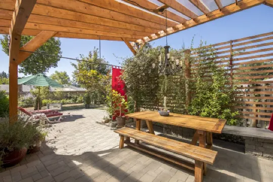 Private Home, Near Nike & Intel, w/spacious yard