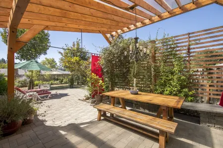 Private Home, Near Nike & Intel, w/spacious yard Отели рядом с достопримечательностью «Red Tail Golf Course»