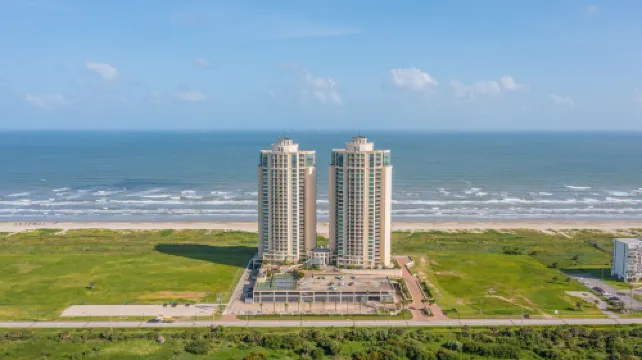 Palisade Palms Beachfront Condo Oasis