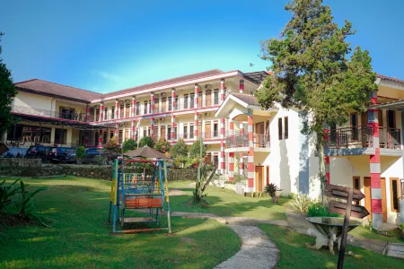 Bayak Hotel & Resort Отели рядом с достопримечательностью «Camping ground citamiang»